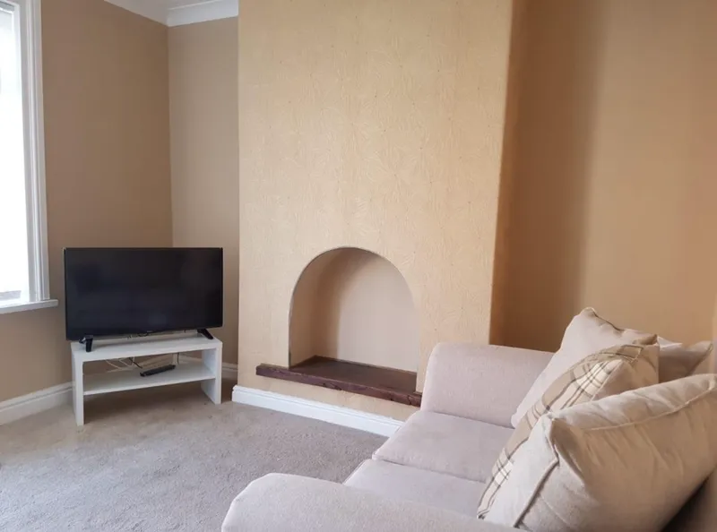 Spacious 2 Bed Terraced House // JUL 2026 - Image 3